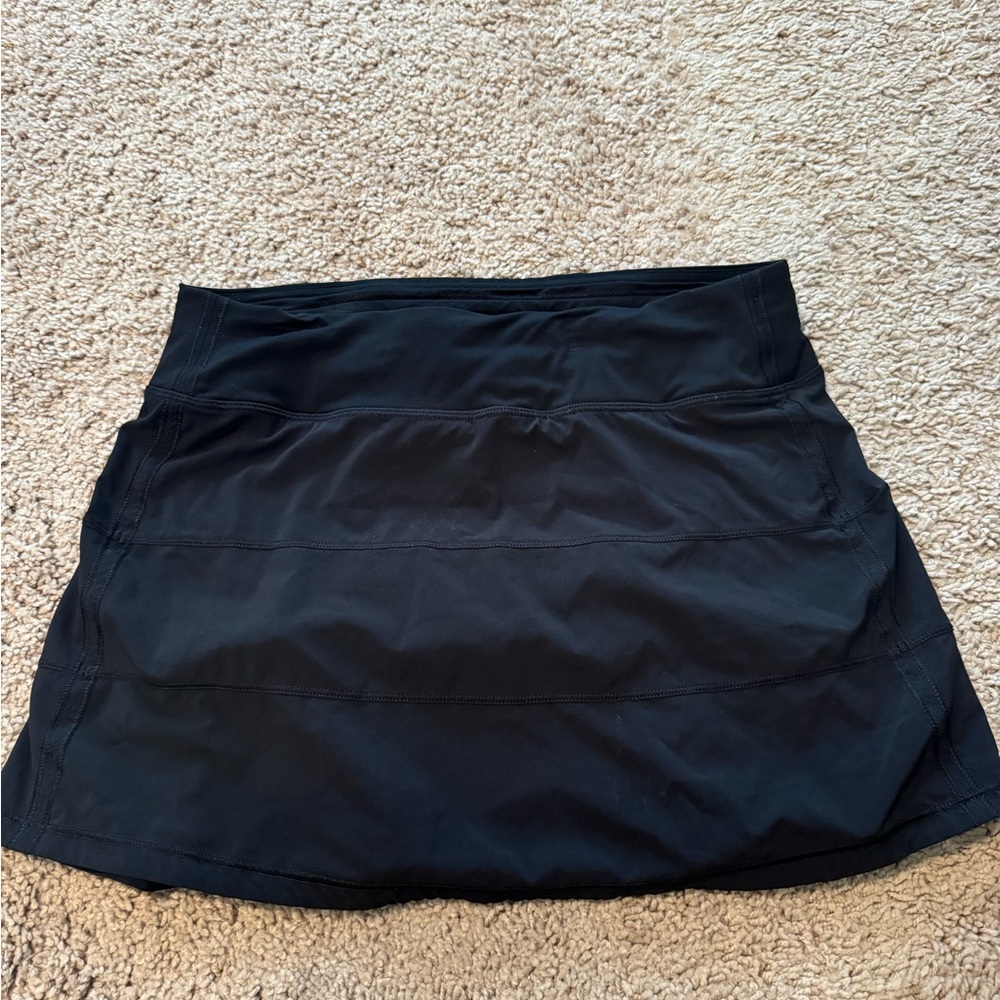 Size 6 lululemon black skirt euc